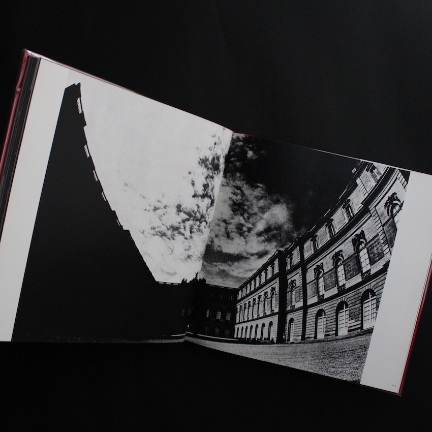 聖なる世界 / Sacre Atavism - 川田 喜久治 / Kikuji Kawada