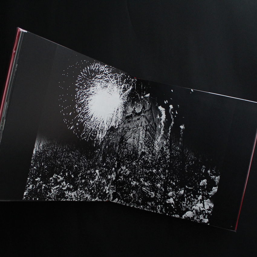 聖なる世界 / Sacre Atavism - 川田 喜久治 / Kikuji Kawada