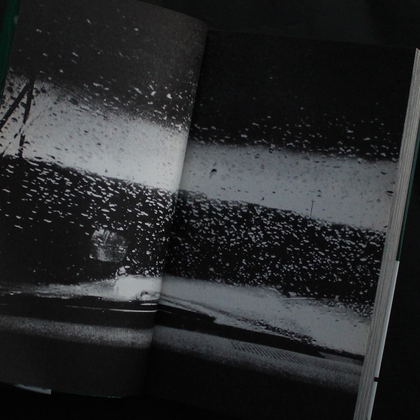 狩人 / A Hunter（新装版, With OBI） - 森山 大道 / Daido Moriyama