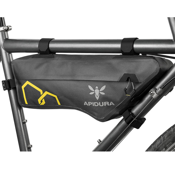 アピデュラ エクスペディション フレームバッグ スモール (3L) <即