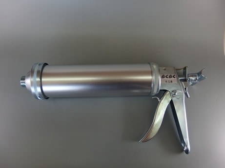 らくらく65S （2液型シーリング材専用コーキングガン） 山本製作所
