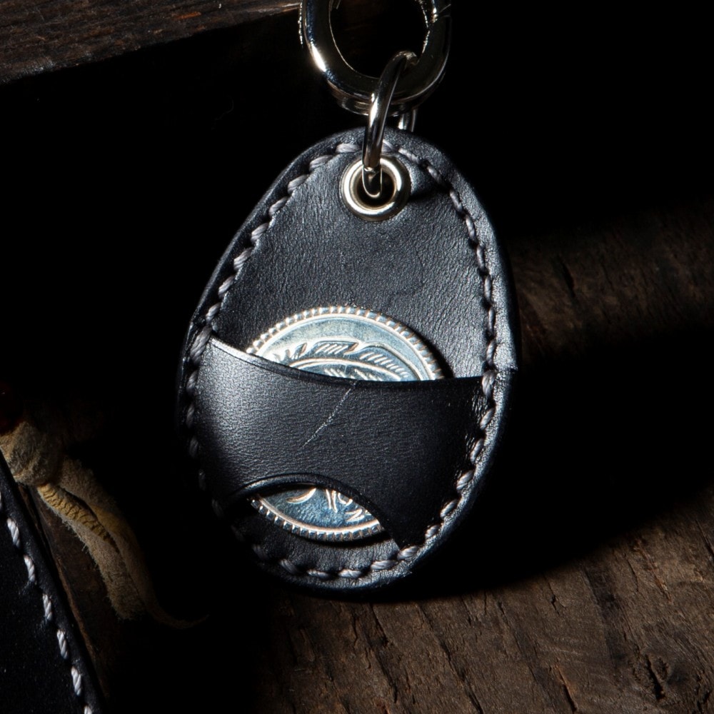 大切なマーカーを良質な革が包み込む】フェザーモチーフ ゴルフ