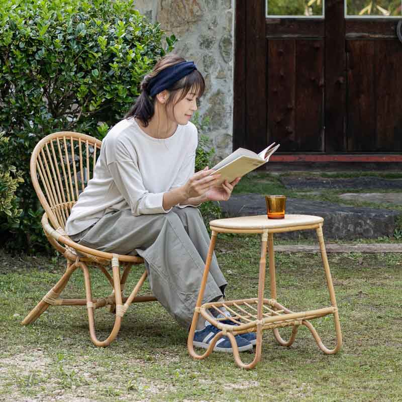 ナチュラルな風合いのラタンサイドテーブル | インテリア・家具の通販