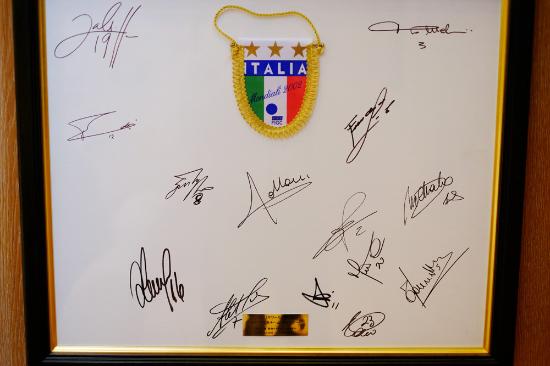 2002年日韓WCの時に合宿したイタリア代表のサインです。 : image de
