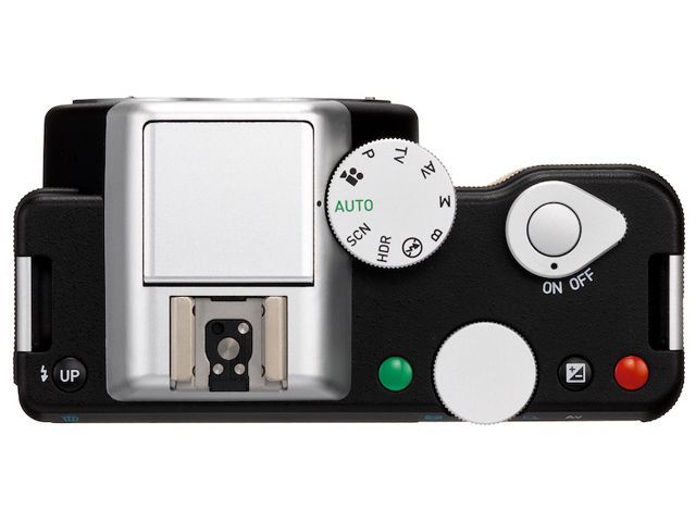 マーク・ニューソンとコラボレーション！ デジタル一眼「PENTAX K-01