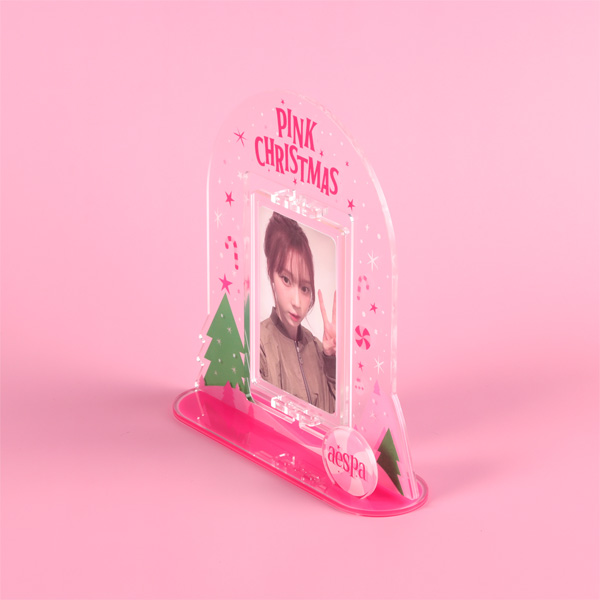 jp.ktown4u.com : aespa - ピンククリスマスアクリルターンスタンドセット