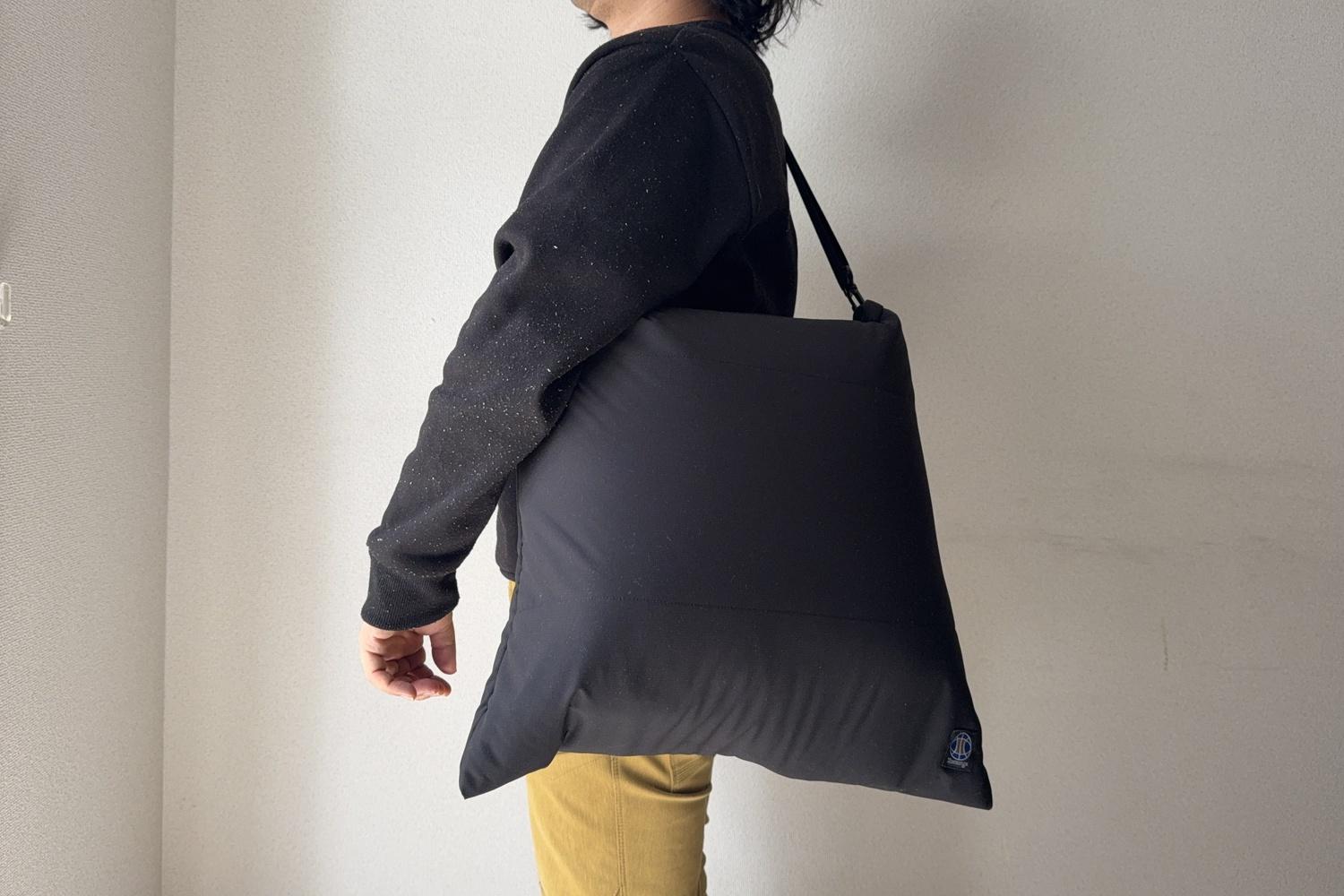 撤収が早い人ほど刺さる。冬アウトドア用の“着る寝袋”を検証してみた