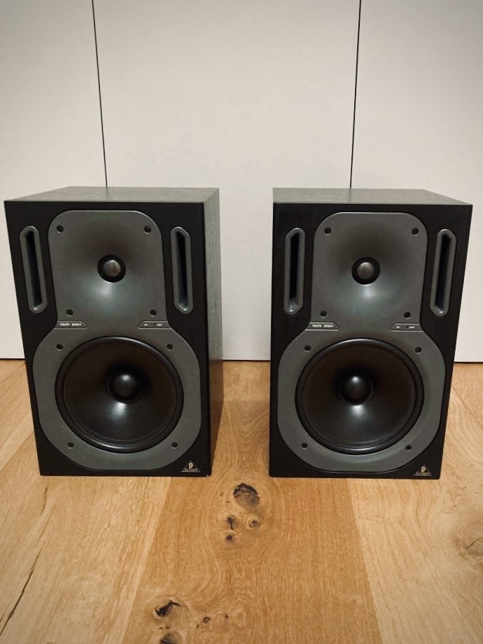 Truth B2031 - Behringer Truth B2031 - Audiofanzine