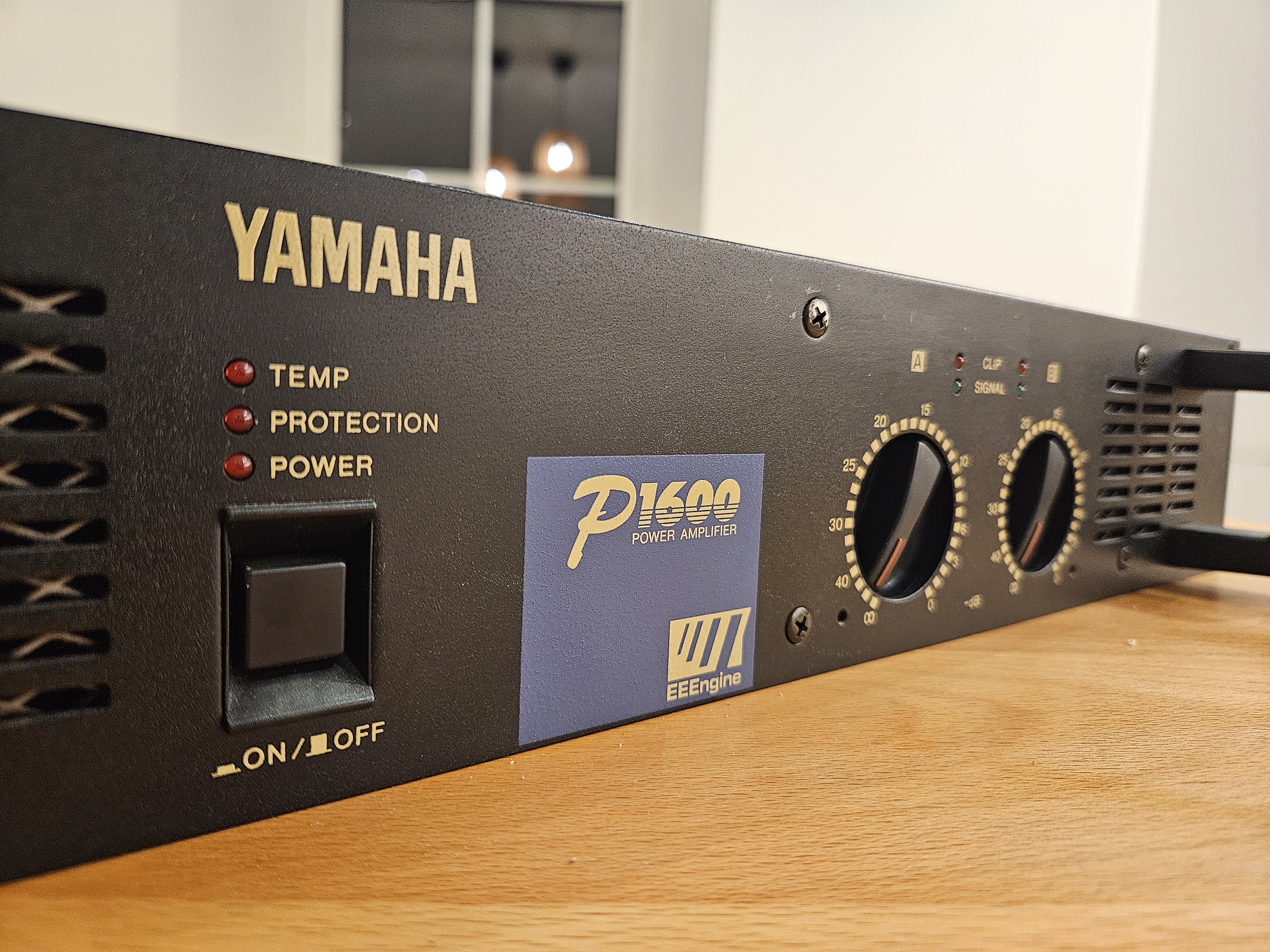 P1600 - Yamaha P1600 - Audiofanzine