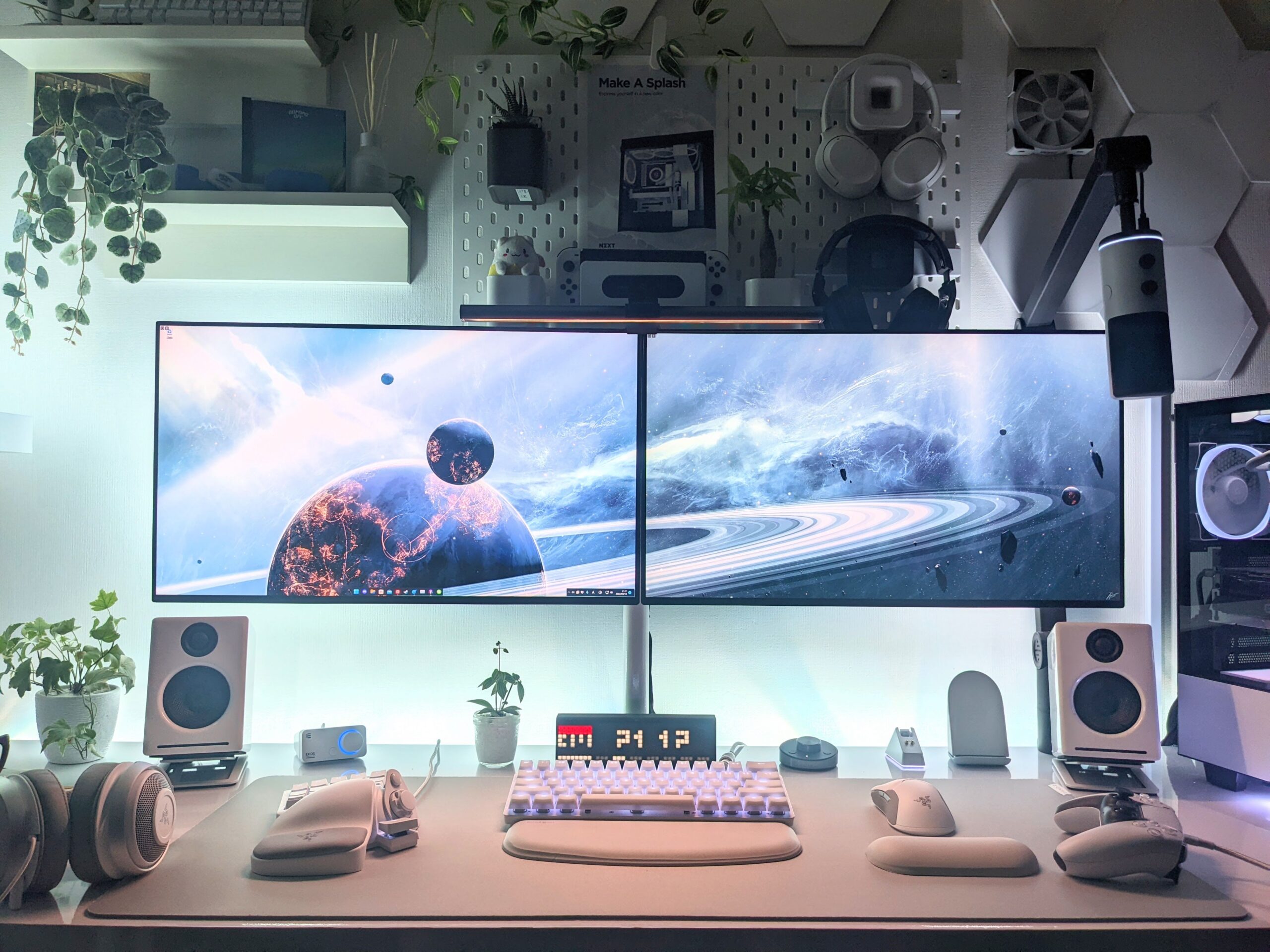 デスクツアー2022】白いデスク周りだけど高スペック環境！快適な