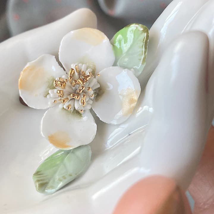 098Lefton白いハナミズキを持ったポーセリンハンドトレイ