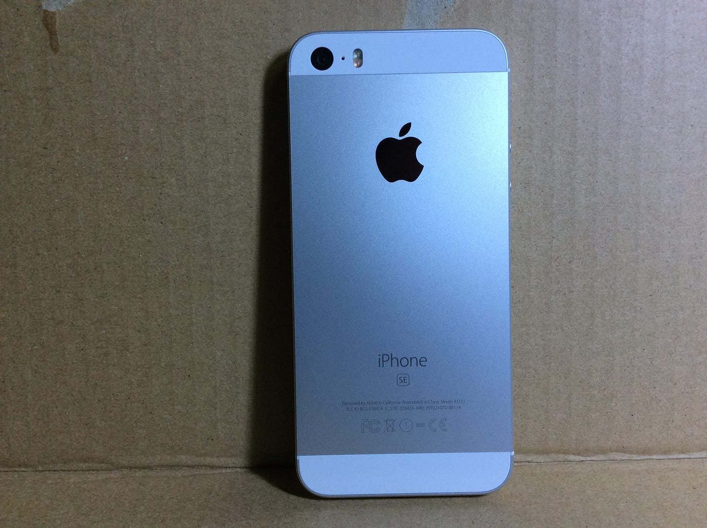 レビュー】iPhone SE(SIMフリー, 64GB, シルバー) 開封の儀 | by 虎豆