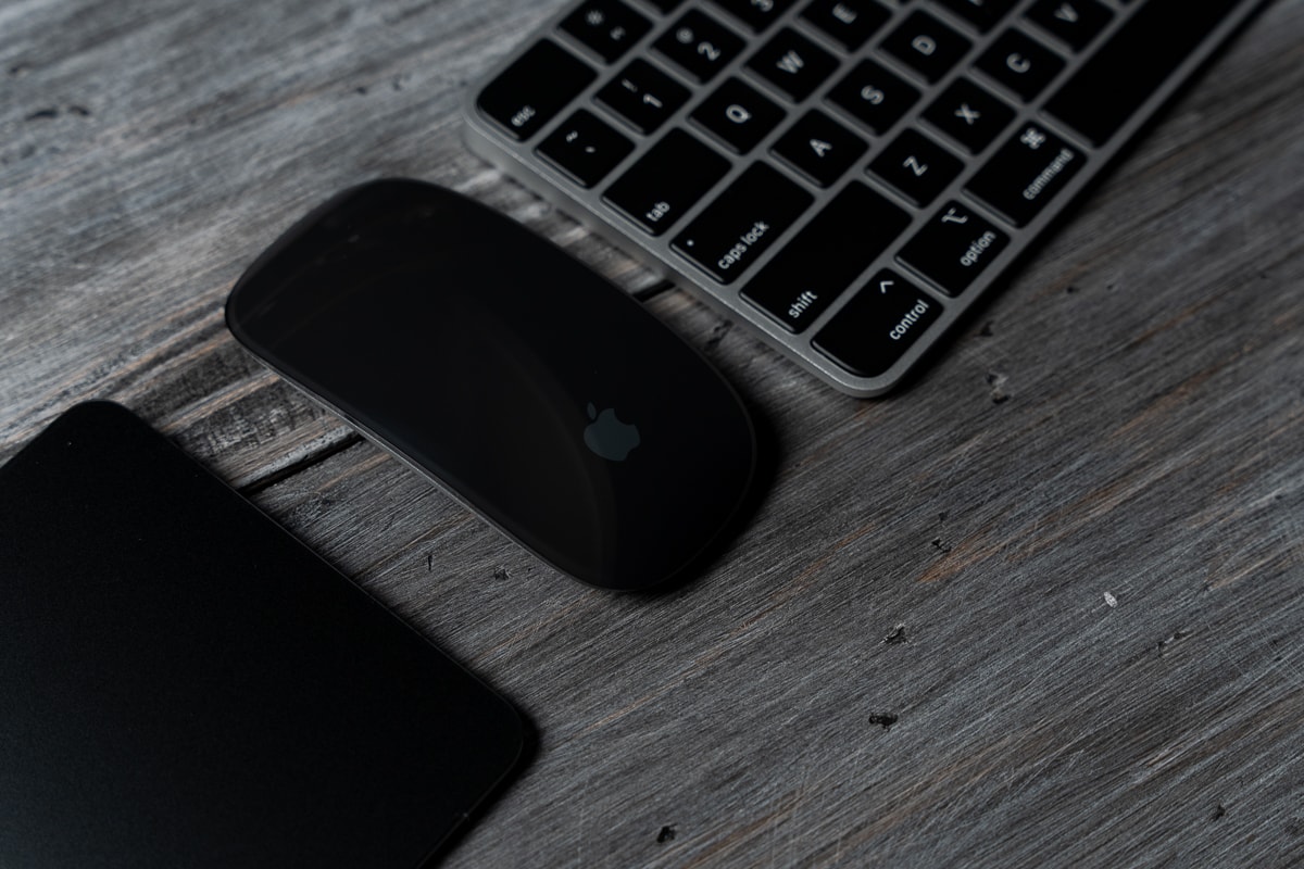 真っ黒！Magic Mouse、Magic Trackpad、Magic Keyboard ブラック