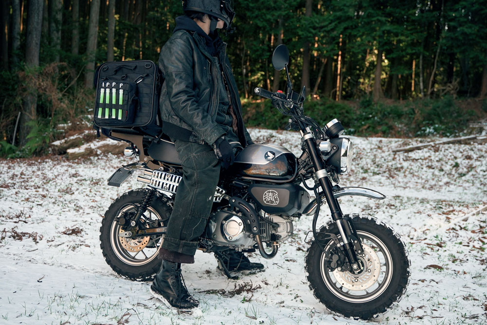 バイクソロキャンプの装備リスト！無骨なタープ泊を叶える「そこそこ