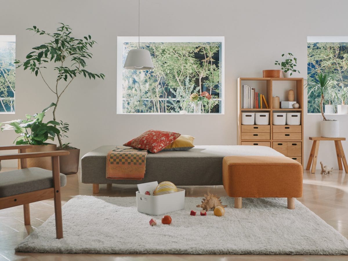 無印良品】シーツいらずで“ソファ”になるベッド!? 数量限定の「脚付