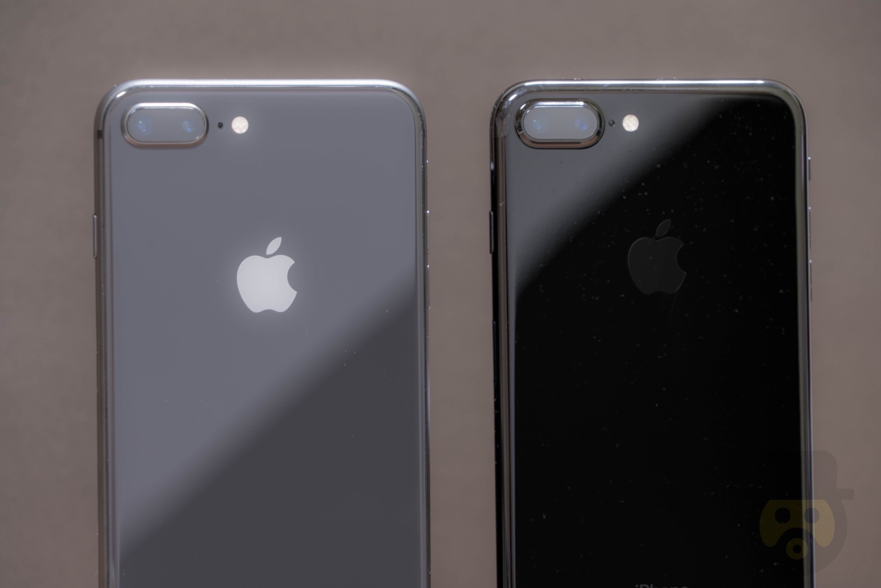 iPhone 8 Plus 開封レビュー！輝きを放つ背面パネル外観はまるで芸術品