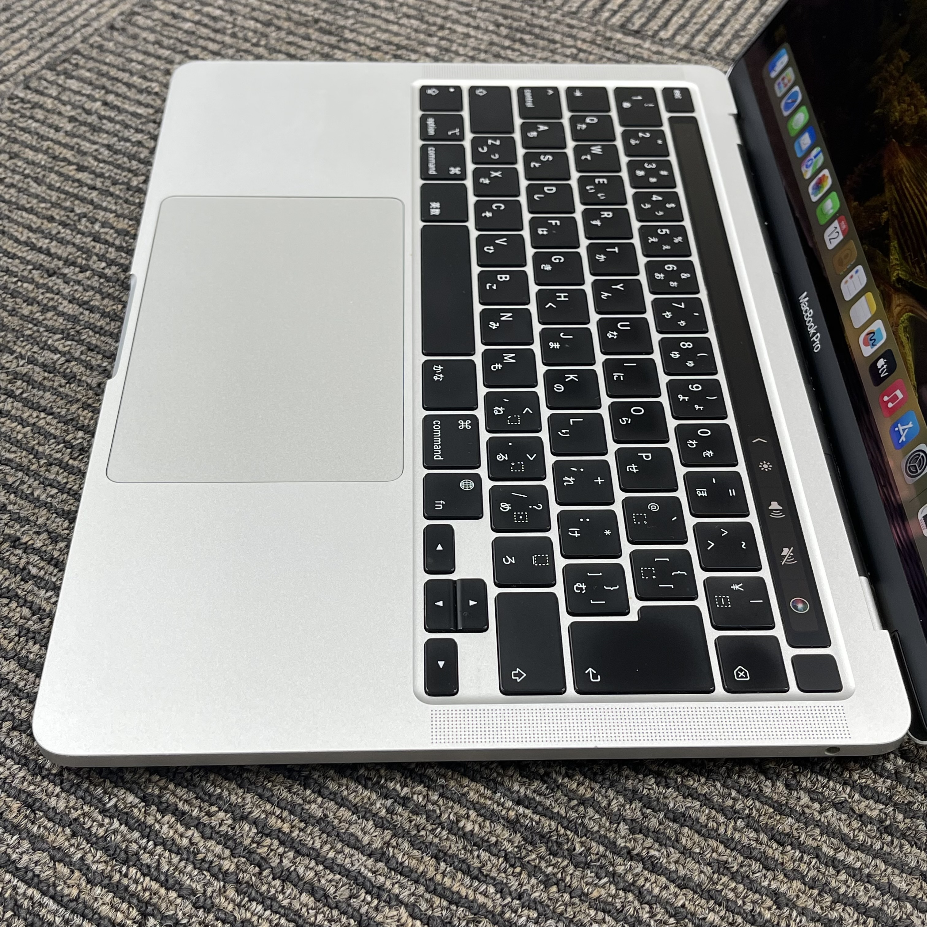 Macbook Pro 13-inch Silver 2020 Apple M1/RAM 8GB/SSD 256GB
