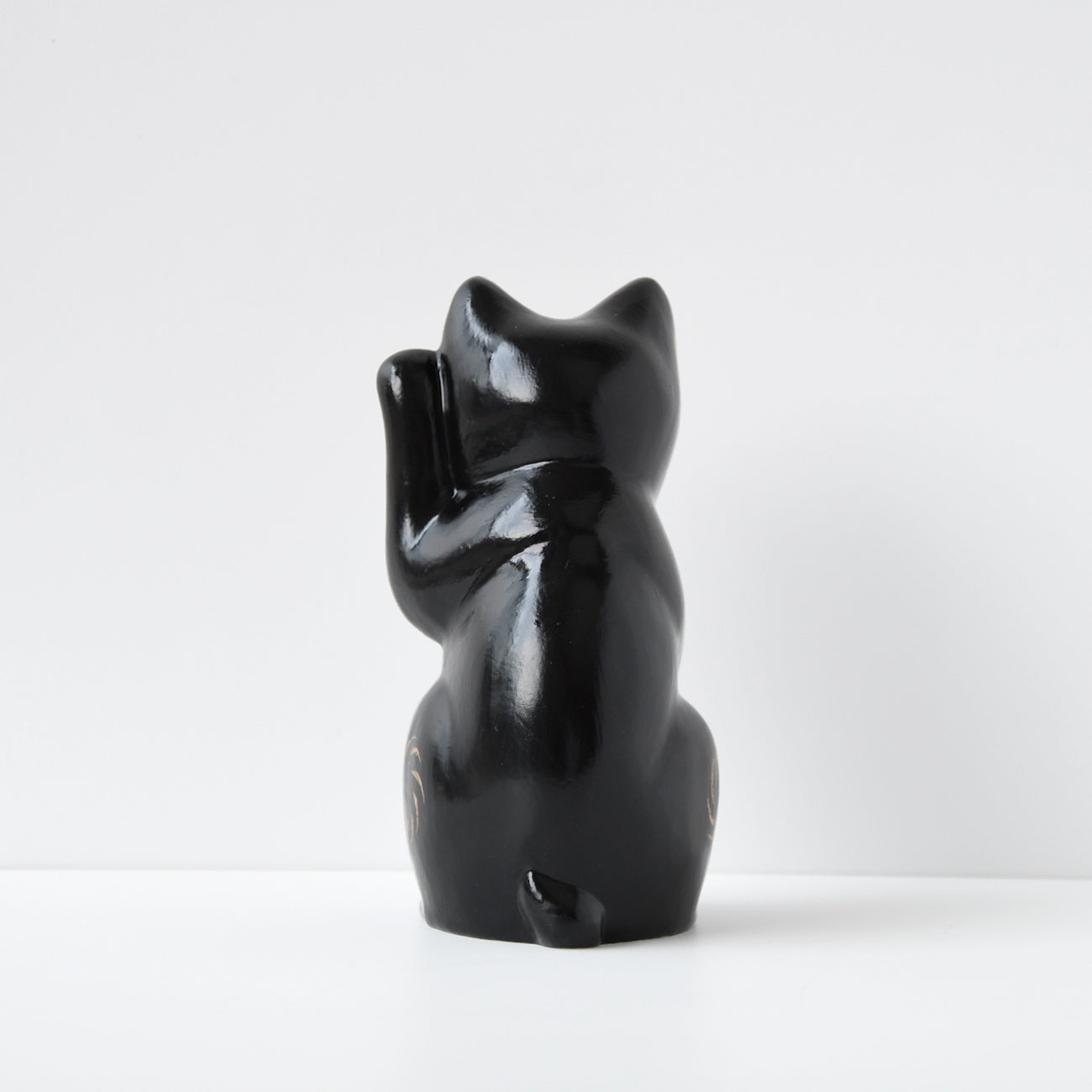 伏見人形 黒招き猫 | 京都の伝統工芸品の通販サイト – MOCAD ONLINE SHOP