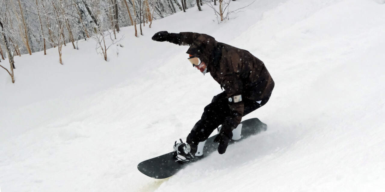 SENSEI｜パウダーも圧雪もカービング！スピードに再注目したナロー
