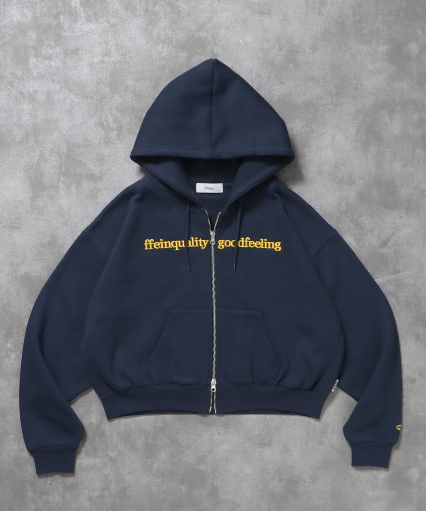 FFEIN(フェイン)】センター3D刺繍立体フードショート丈ZIPパーカー