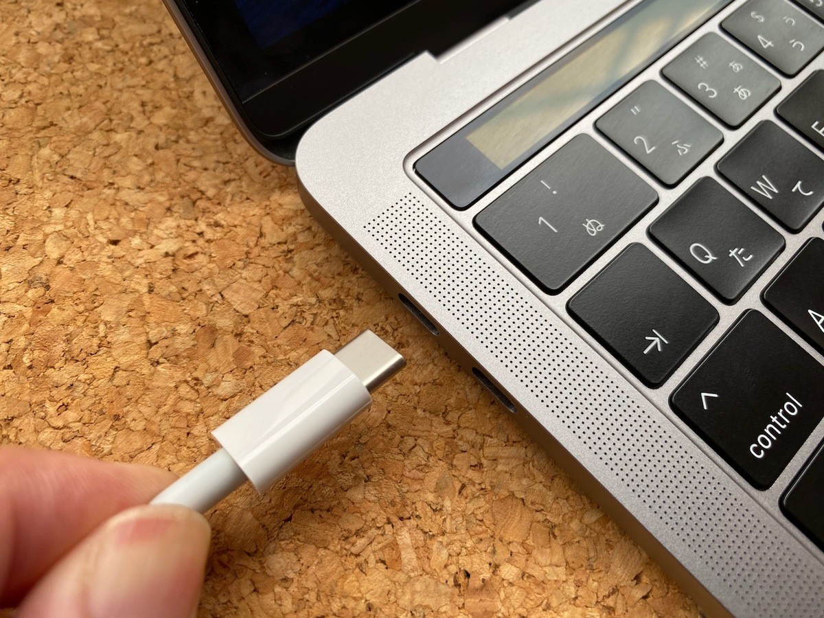 リンゴ印のライフハック(111) Macを「USB-C」で充電するときの基礎知識