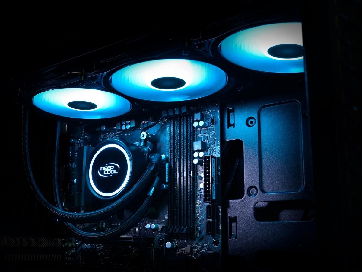 DEEPCOOL、3連ファンの簡易水冷CPUクーラー | マイナビニュース
