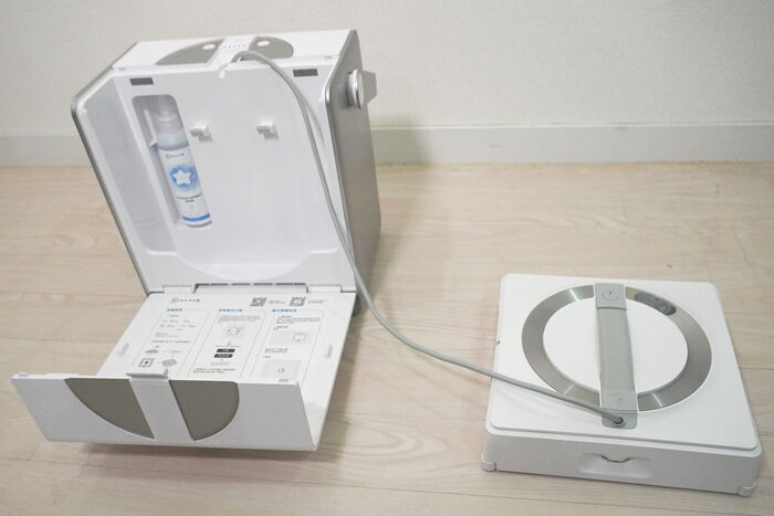 一度使ったら手放せなくなる、エコバックスの窓ふきロボット掃除機