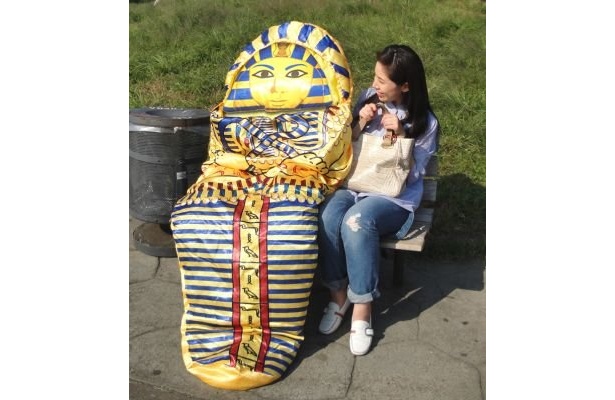 画像5 / 8＞ネットで超話題の「ツタンカーメン寝袋」が再販決定