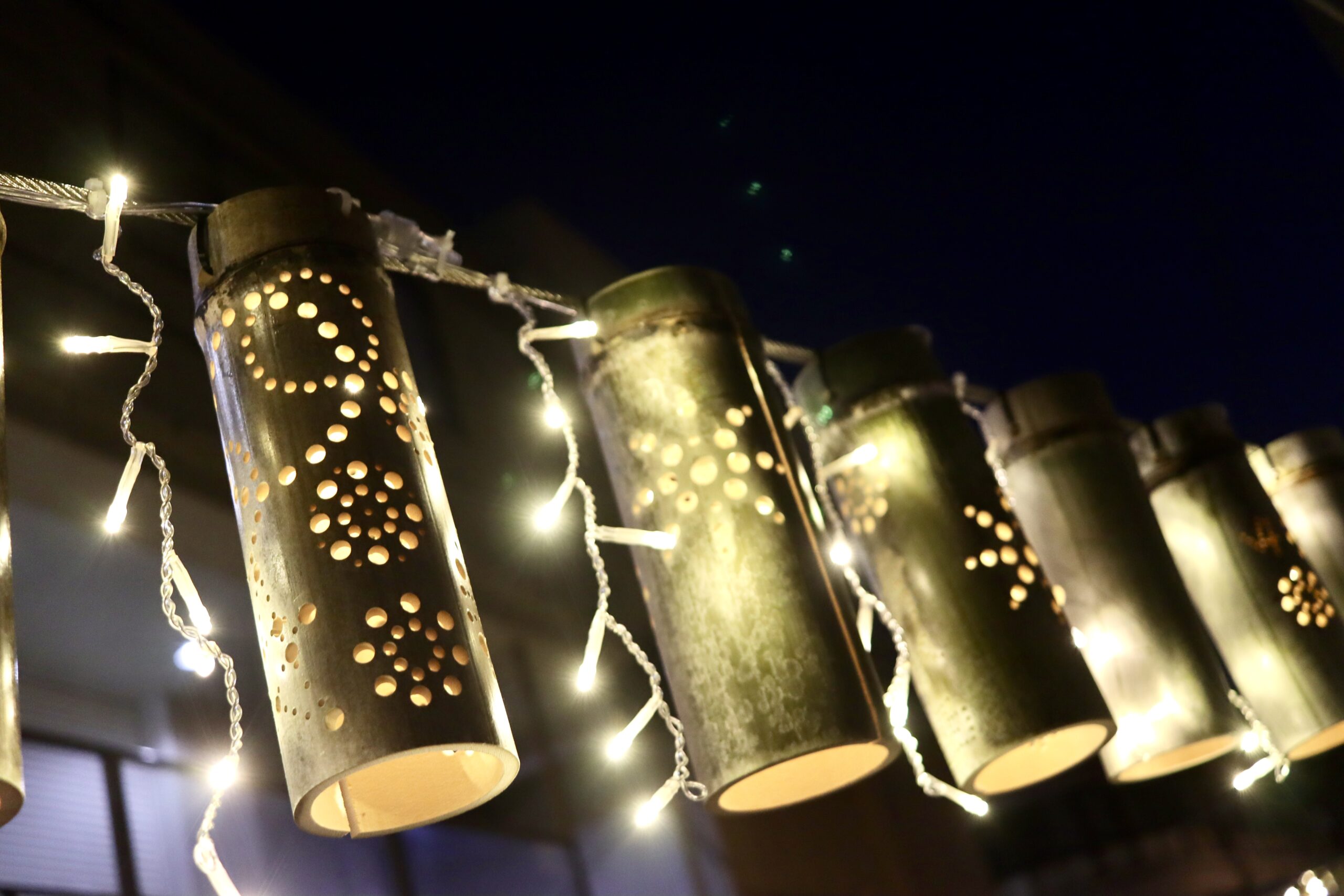 沼津市】商店街の冬空を竹灯籠の光が優しく照らす…11月15日から沼津新