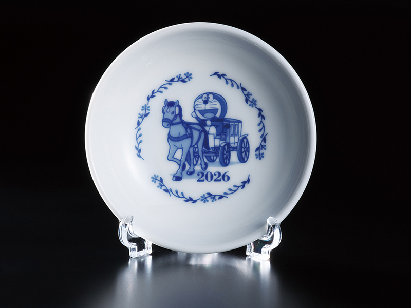 ノリタケ製の「ドラえもん ミニ・イヤープレート」が付録！ サライ1月