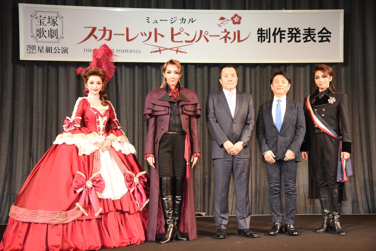 THE SCARLET PIMPERNEL」“星組愛”語る紅ゆずるに小池修一郎が期待