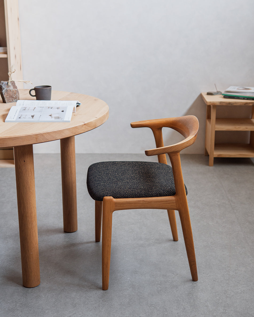 シキファニチア ｜ オメガセミアームチェア