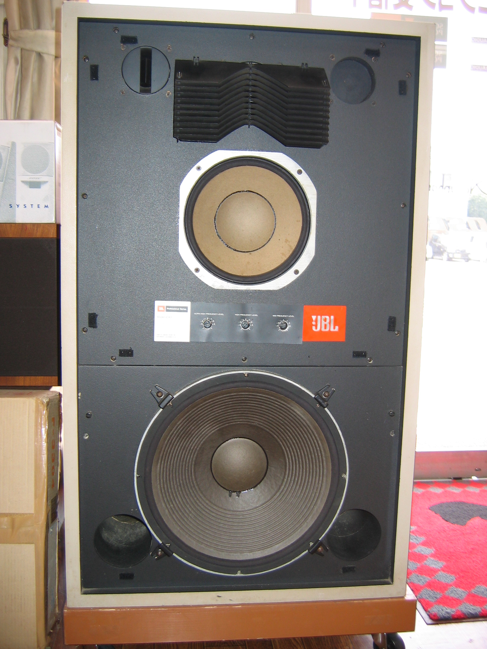 オーディオ史に残る銘スピーカー JBL4343 | レコード・CD・DVD