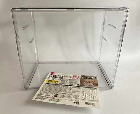 100均ダイソーにも「扉付コレクションボックス・ディスプレイケース