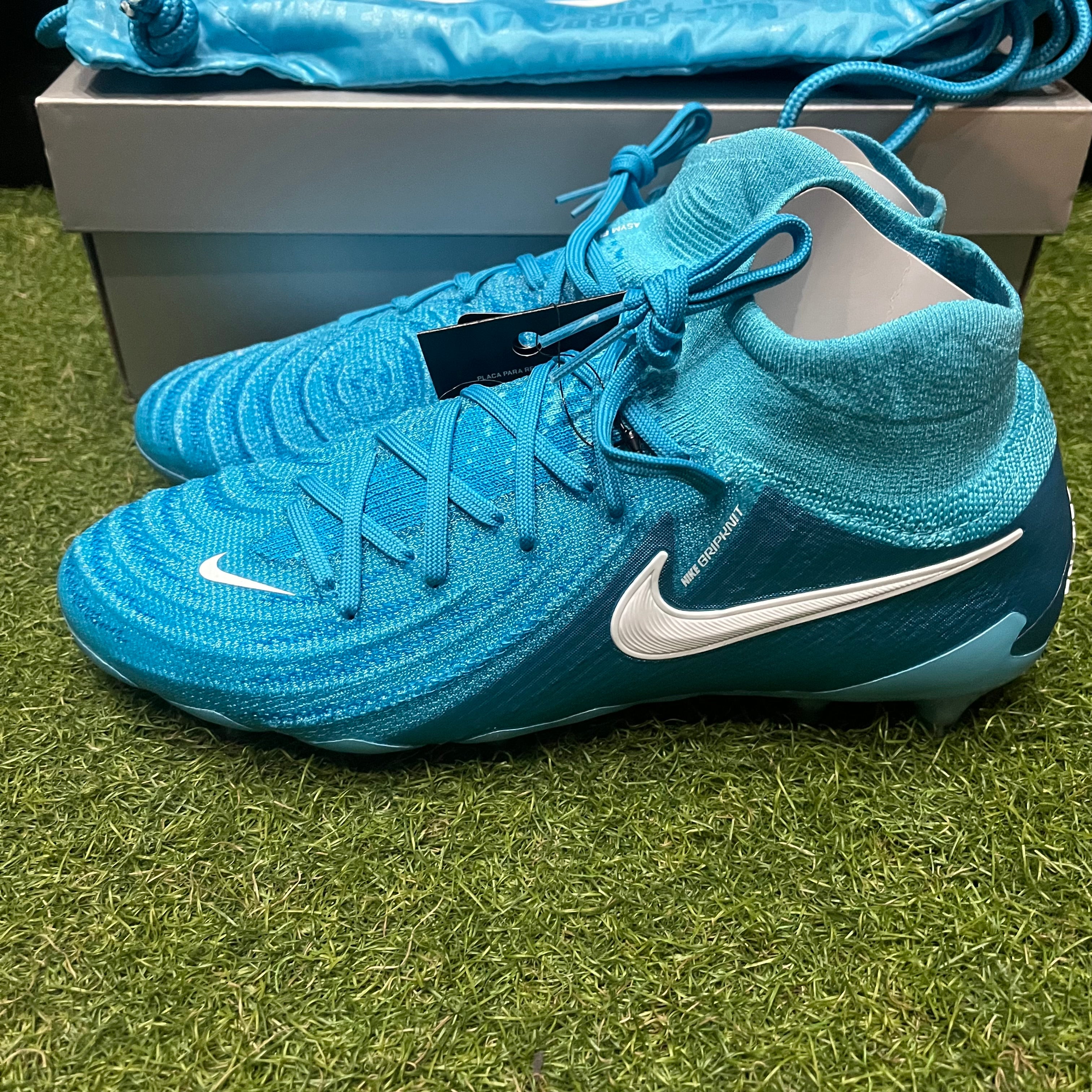 ファントムルナ II ELITE AG-PRO FJ2579 400 – 俺の足 サッカー用品