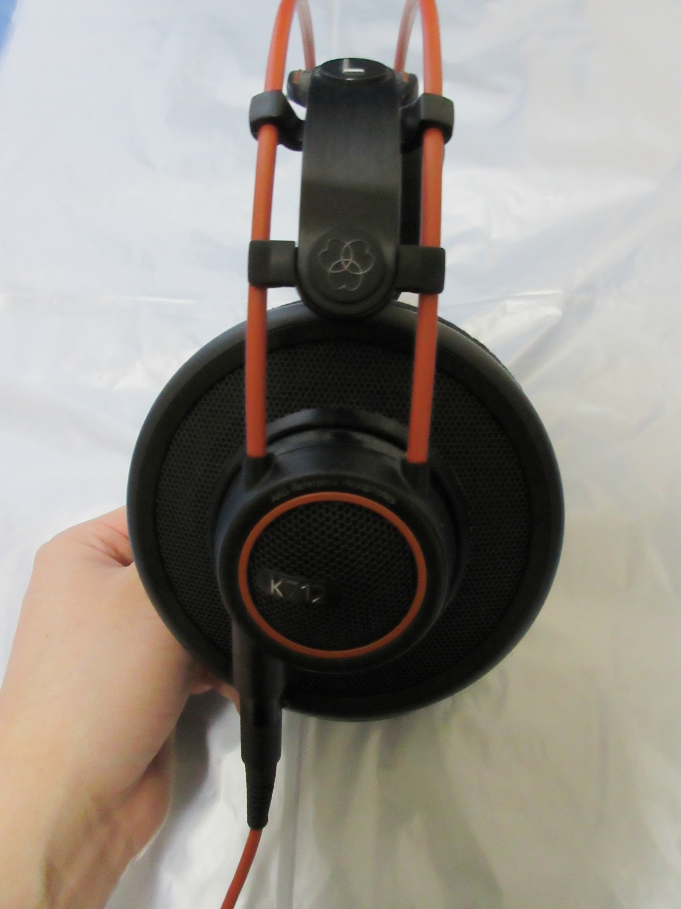 万能ヘッドホンAKG「K712 PRO」レビュー【開放型】【モニター