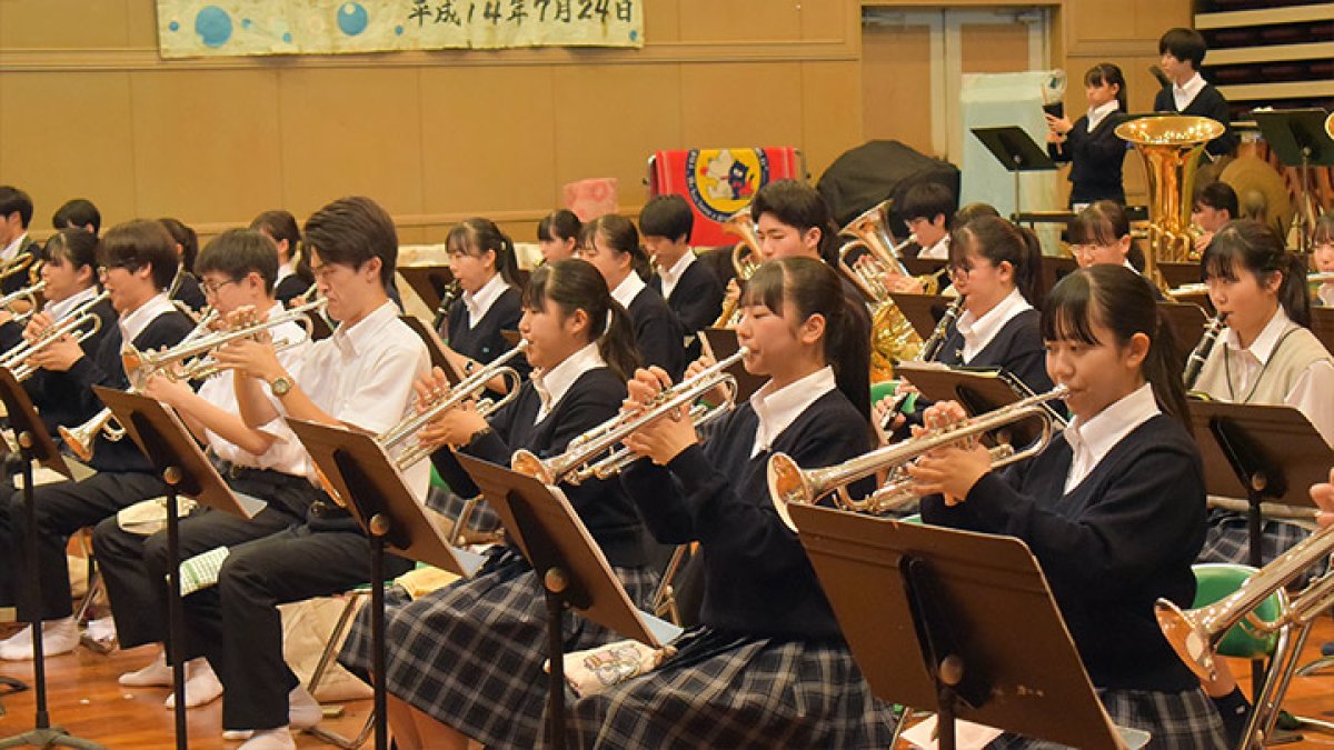 迫力ある演奏で選手を後押し 西川愛也の母校・花咲徳栄高校吹奏楽部が6
