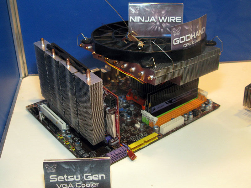 CeBIT 2009現地レポート【冷却機器編】マザー全面が水冷ブロックという