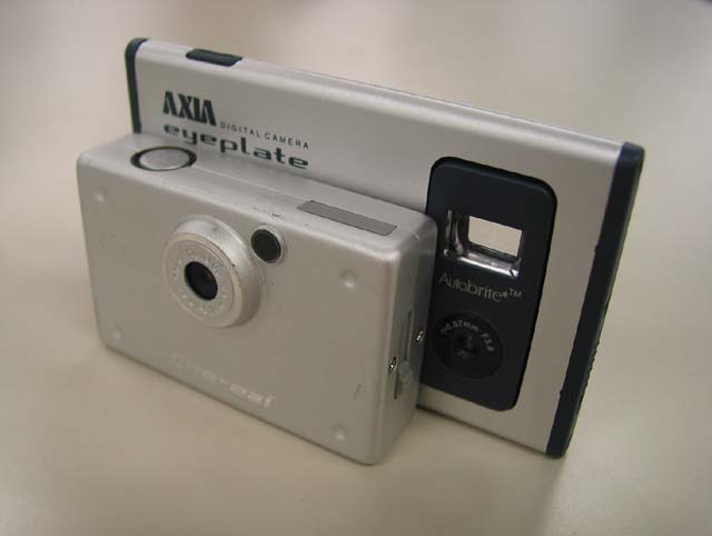 厚さ6mmの世界最薄デジカメ「eyeplate」を買ってみました