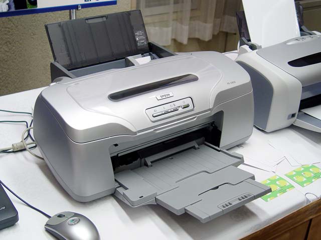 エプソン、写真画質を可能にした顔料系インクジェットプリンタ