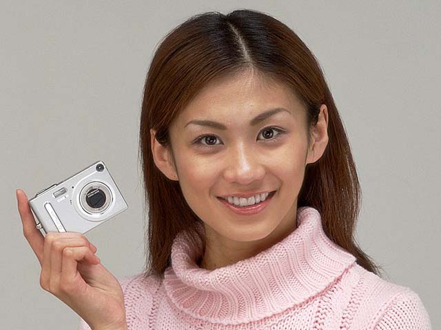 カシオ、光学3倍ズームを搭載したEXILIM「EX-Z3」