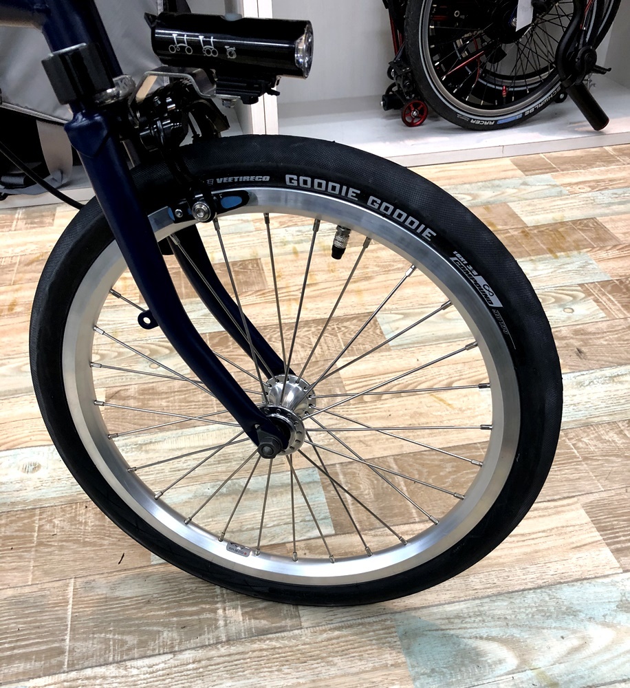 ブロンプトン適合タイヤ VEE TIRE GOODIE GOODIE/16×1-3/8入荷しました