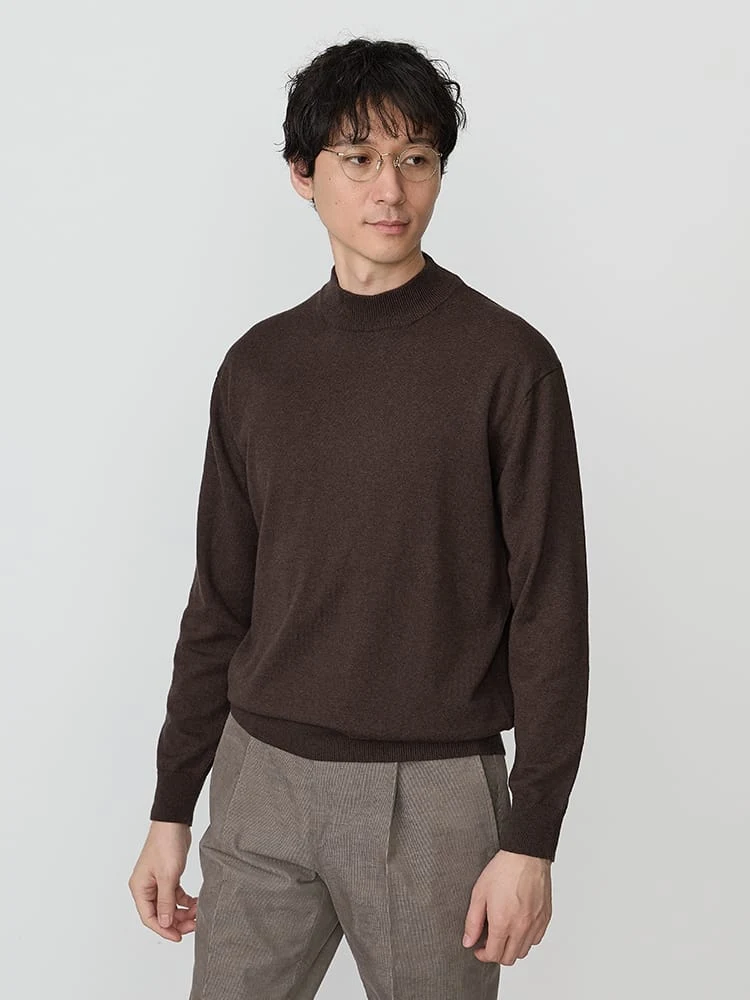 D．グリーン コットン×カシミヤ モックネックニット ブラウン