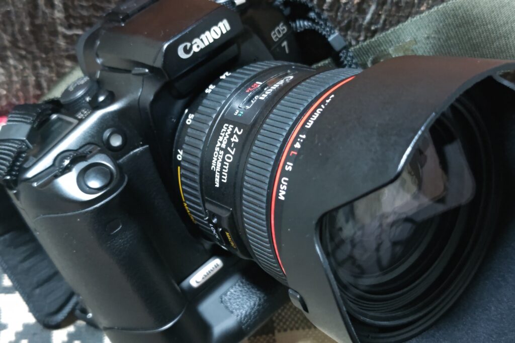 フィルムカメラレビュー】Canon EOS 7 軽量コンパクト、静かで、簡単に