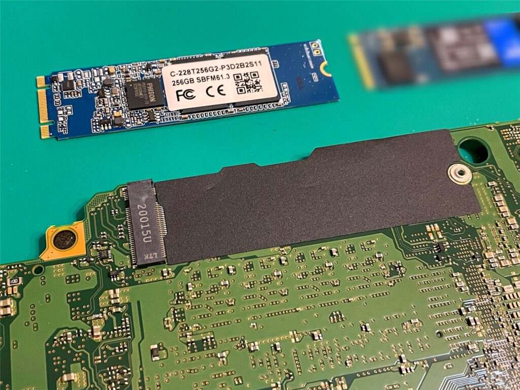 東芝dynabook SX73/MBEの分解とSSDの交換方法を図解で説明 | 苫小牧