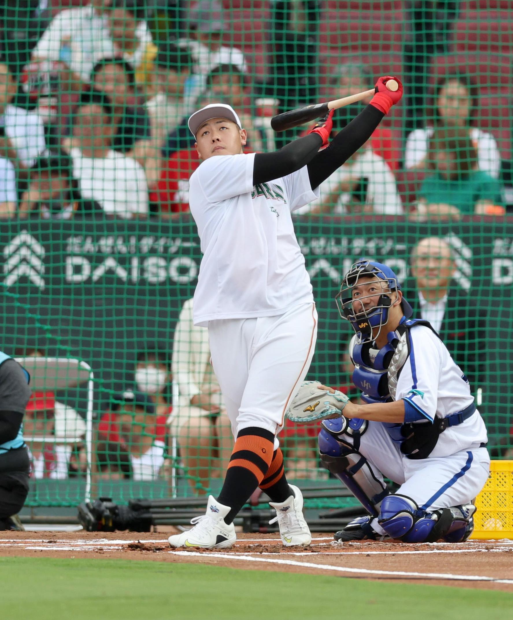 岡本和真選手の「ホームランダービー優勝」記念グッズを発売 | 読売