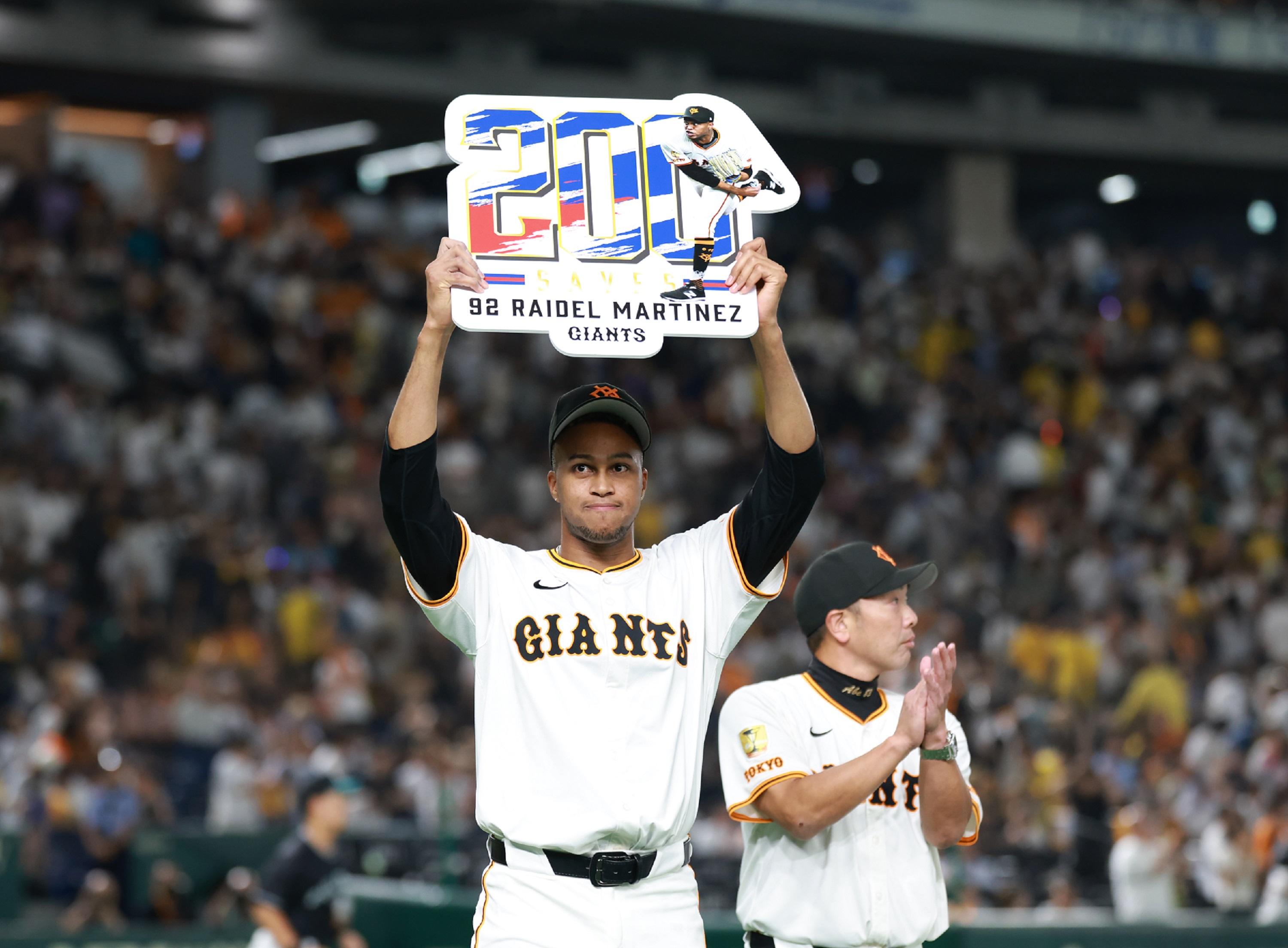 マルティネス投手の「通算200セーブ」記念グッズ第1弾 | 読売