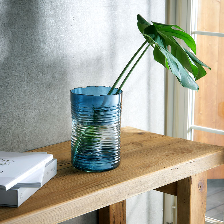 フラワーベース ガラス ブルー グラデーション ウェーブデザイン 横縞