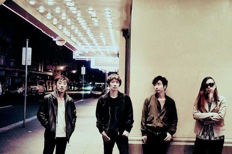 スピッツ、“醒めない”フルMV解禁！ ラストはインディーズを彷彿と