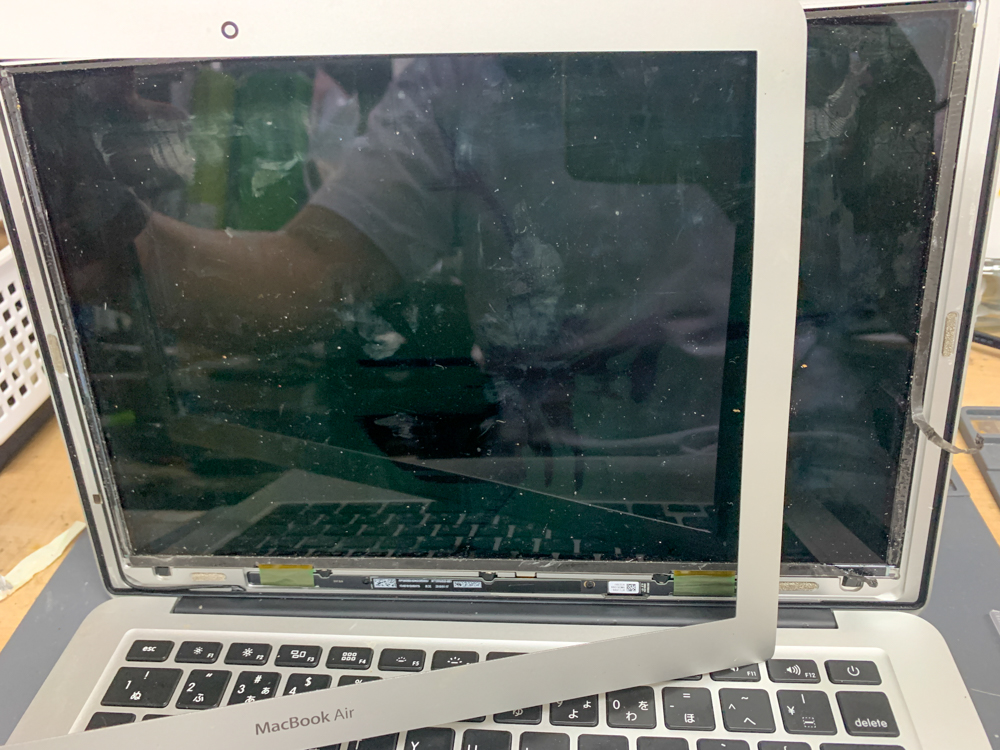 MacBook Air 液晶が割れた 交換修理しました。 - パソコン修理専門店